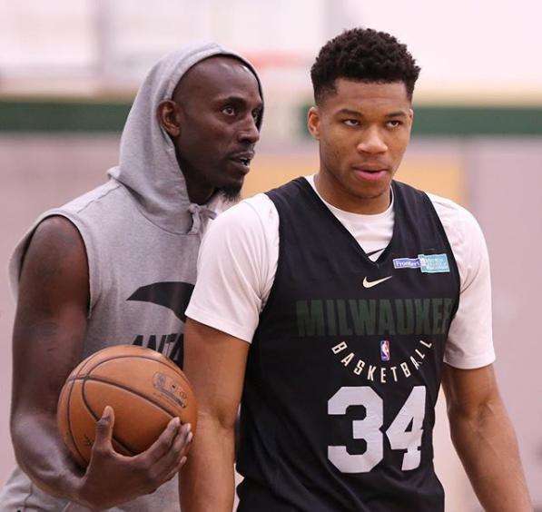 孙颖莎在发 孙颖莎在发